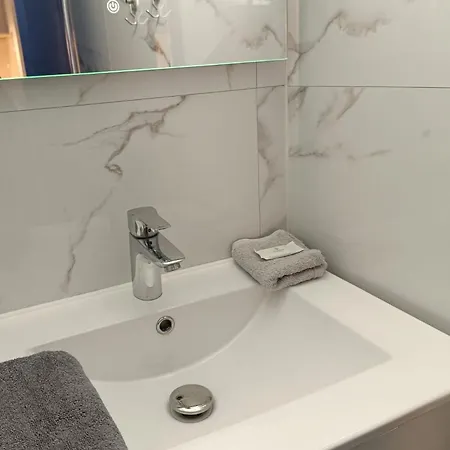 Διαμέρισμα T2 Lumineux Avec Vue Degagee Et Piscine