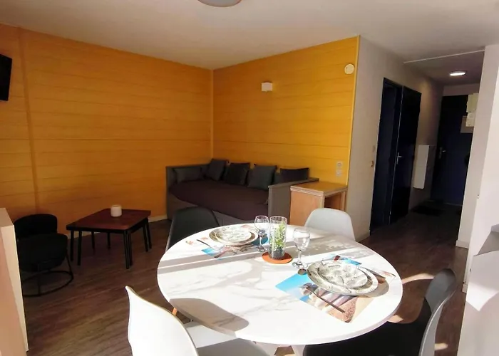 公寓 Agreable T2 Lumineux Avec Vue Degagee Et Piscine 巴拉吕克莱班